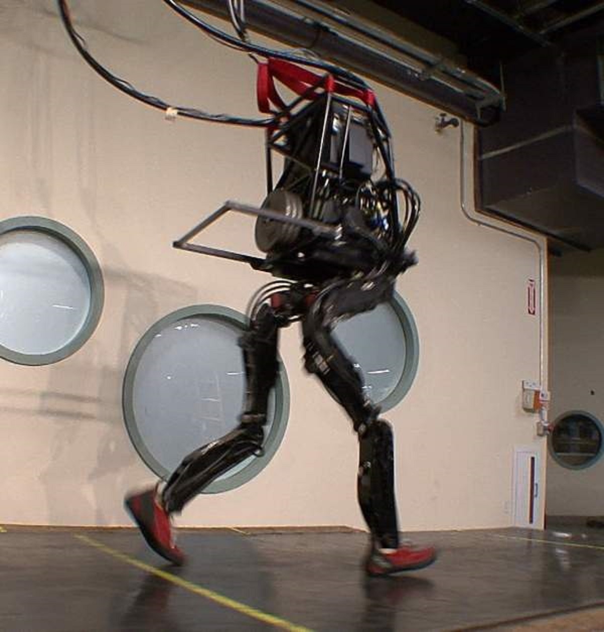 پتمن؛ ربات انسان نمای نظامی آمریکا پتمن؛ ربات انسان نمای نظامی آمریکا