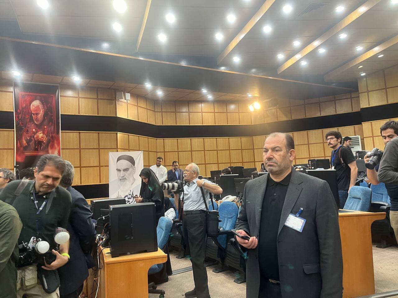 رفتار عجیب مسئولان ستاد انتخابات با جهانگیری