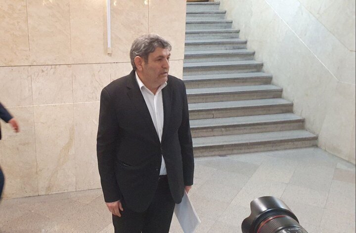 ببینید| داوطلبى که حاضر به ارائه شناسنامه خود به خبرنگاران و عکاسان نشد