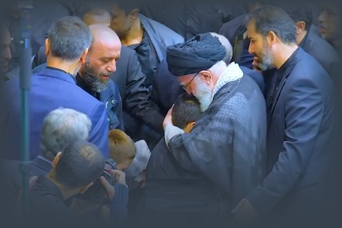 ببینید| نوه‌های شهید رئیسی صبح امروز در آغوش رهبر انقلاب