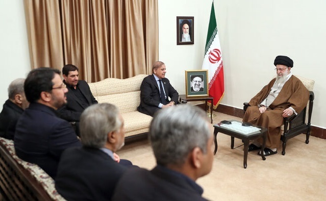 رهبر معظم انقلاب در دیدار با نخست وزیر پاکستان: روابط دو کشور در سال‌های گذشته با فراز و نشیب‌هایی همراه بوده