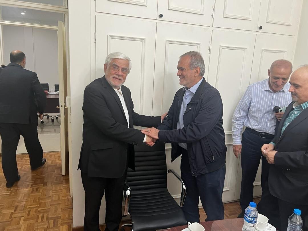 دیدار پزشکیان با عارف پس از تایید صلاحیت