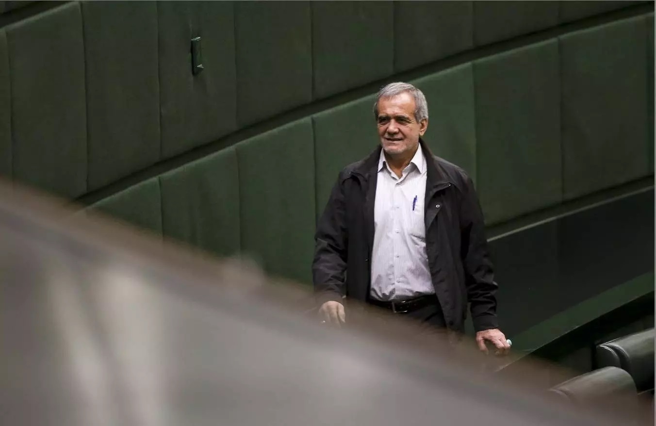 ببینید| ویدیویی از فرزند مسعود پزشکیان در حال کشاورزی وایرال شد