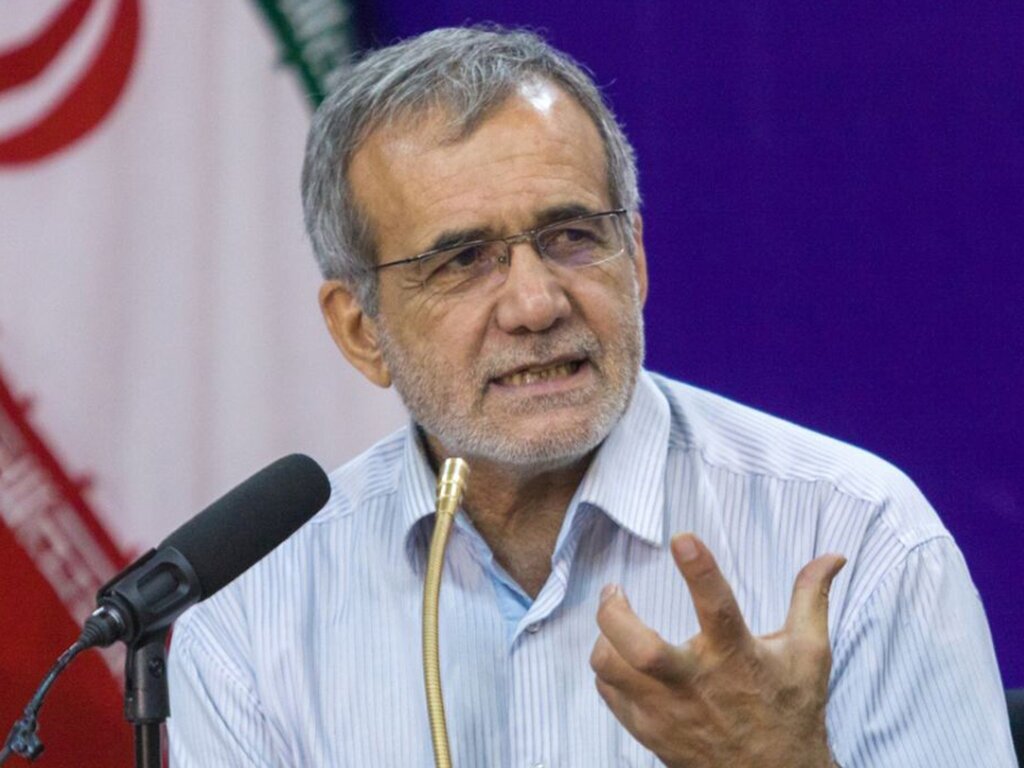 پزشکیان: تقصیر‌ها همه‌اش مال آمریکاست؟! | با آدم‌های بی سواد نمی‌توان مملکت را به جایی رساند