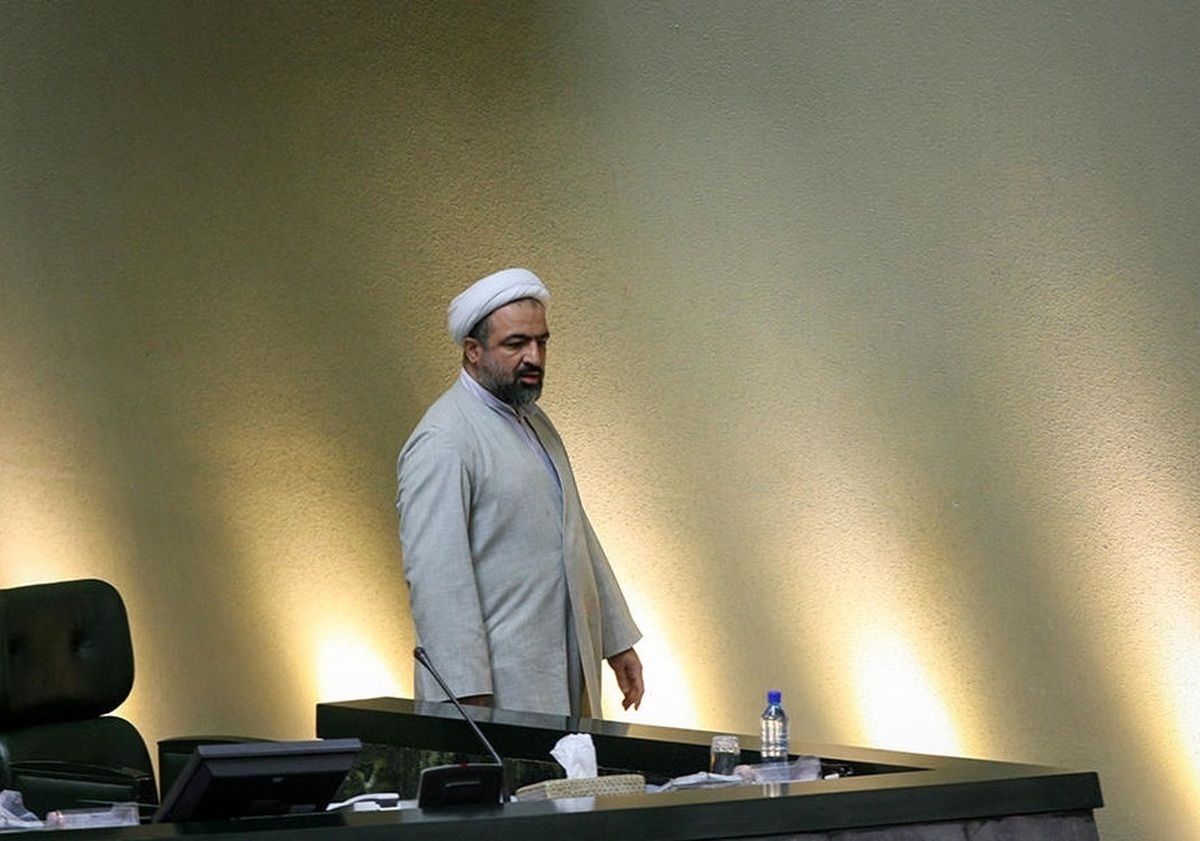 حمله تند جوان به رسایی: مذهبیها با هدایت مداحان به او رأی دادند، اما او از مجرمان دفاع میکند حمله تند جوان به رسایی: مذهبیها با هدایت مداحان به او رأی دادند، اما او از مجرمان دفاع میکند