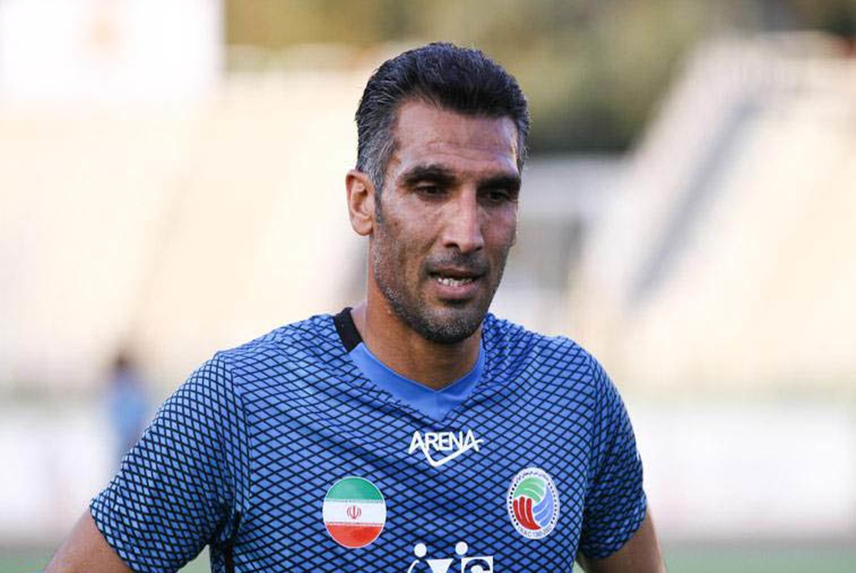 بببنید| مهدی هاشمی نسب مشغول کشیدن نقاشی در کلاس مربیگری A آسیا در تهران!