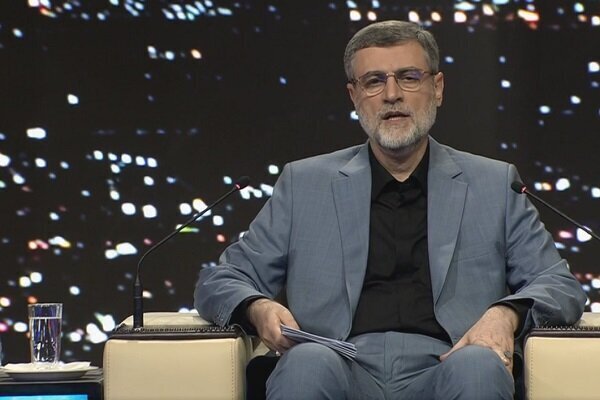 حمله قاضی زاده به پورمحمدی: بعضی از دوستان مطالبی رویایی و خلاف واقعیات جامعه میگویند حمله قاضی زاده به پورمحمدی: بعضی از دوستان مطالبی رویایی و خلاف واقعیات جامعه میگویند