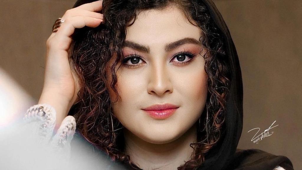 مریم مومن کیست؟ مریم مومن کیست؟