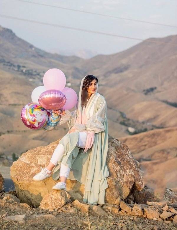 مریم مومن کیست؟ مریم مومن کیست؟