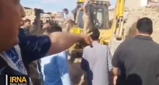 ببینید| تلاش نیروهای امدادی برای نجات زیرآوار ماندگان در زلزله مرگبار امروز ببینید| تلاش نیروهای امدادی برای نجات زیرآوار ماندگان در زلزله مرگبار امروز