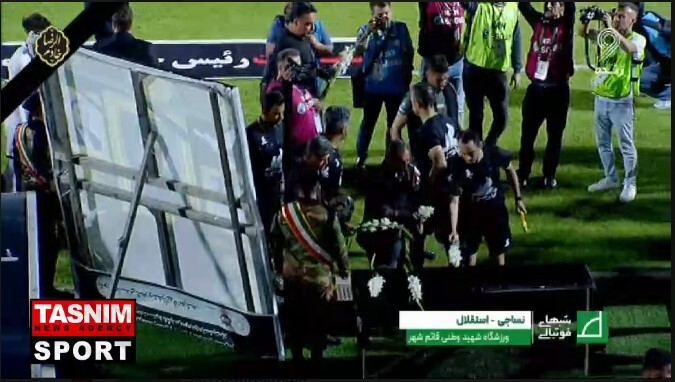ادای‌ احترام دو تیم نساجی و استقلال به شهدای خدمت