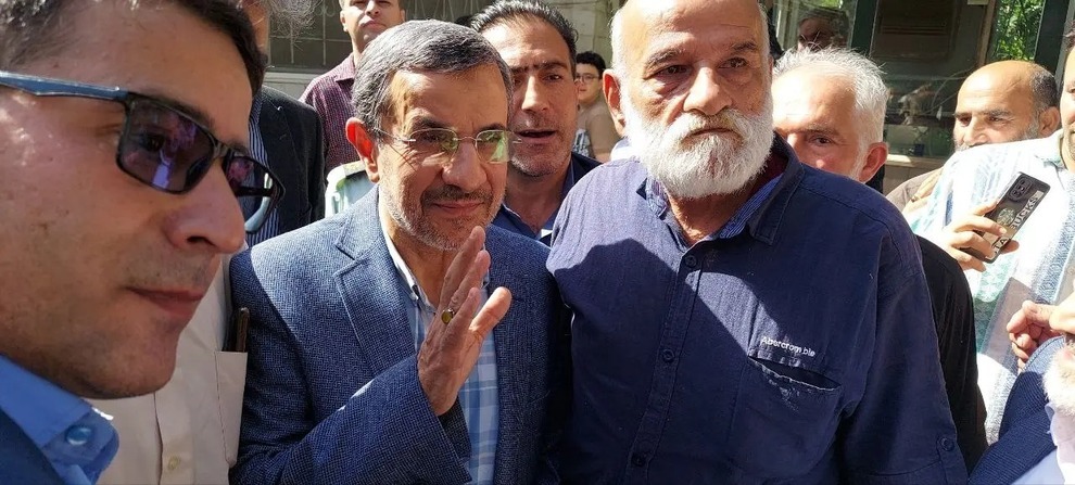 تصاویری از احمدی نژاد و طرفدارانش در میدان نارمک