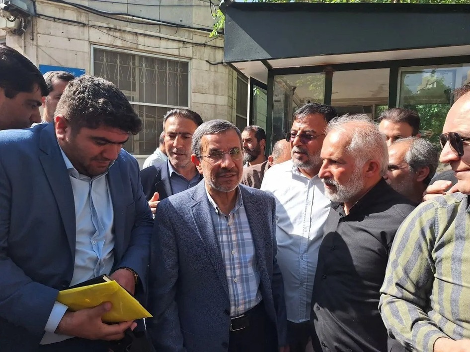 تصاویری از احمدی نژاد و طرفدارانش در میدان نارمک