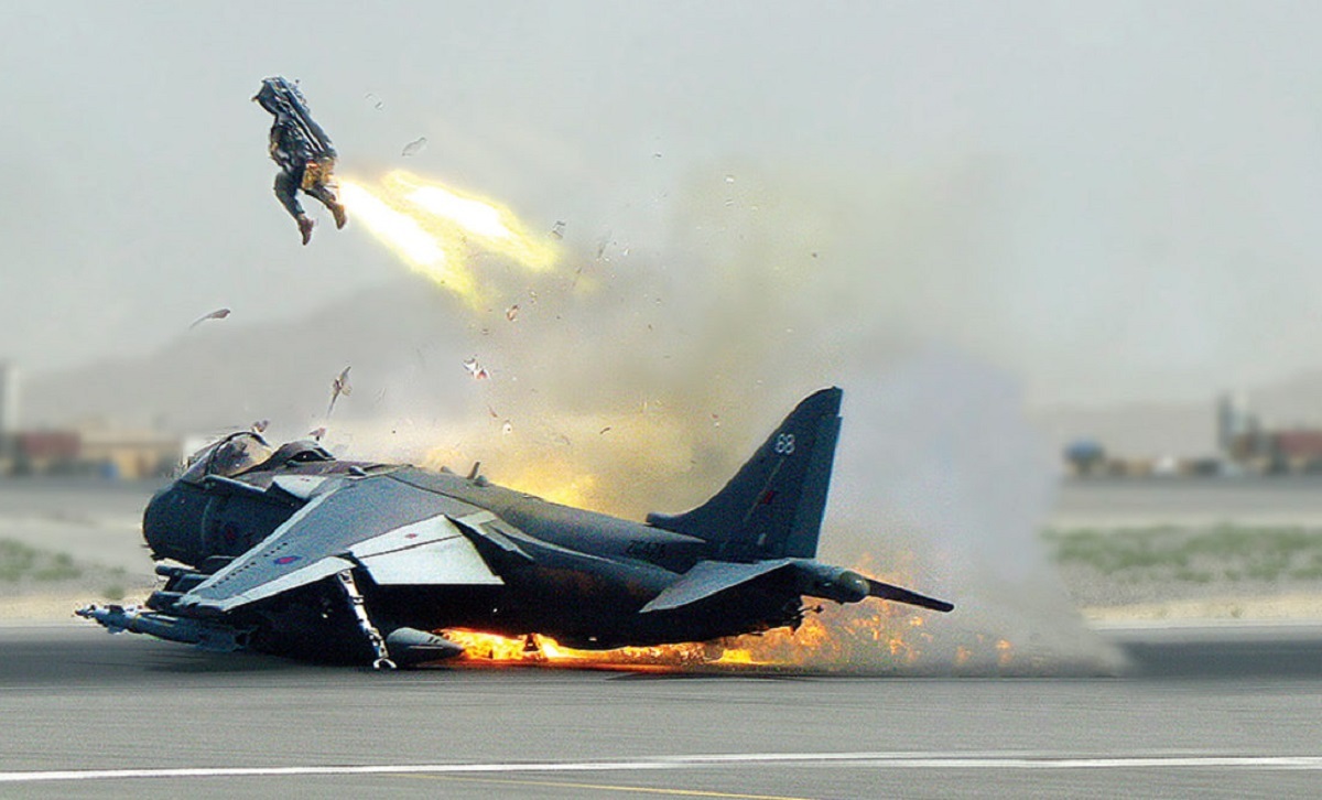 تست صندلی‌های نجات خلبان‌ها