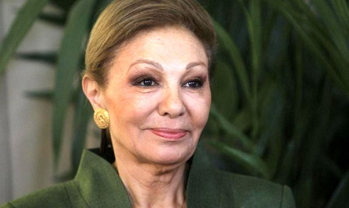 لحظه ساخت مجسمه فرح پهلوی در آمریکا