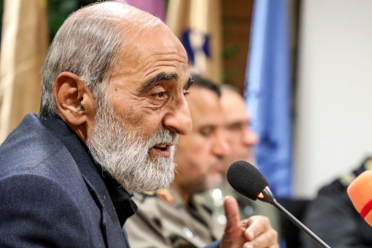 حمله دوباره شریعتمداری به ظریف: کت در می‌آورد و جیغ می‌زند