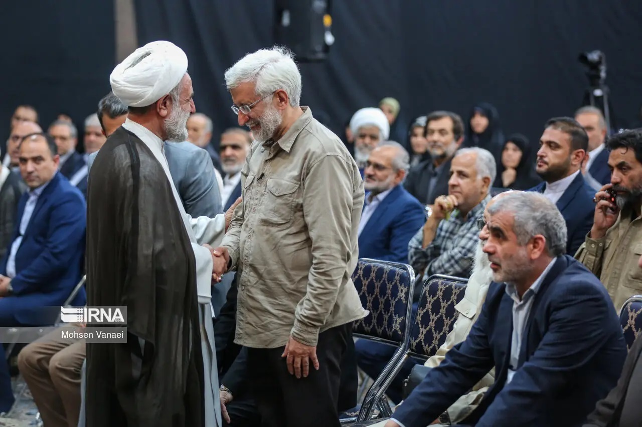 تصویری از جلیلی در کنار نماینده آتشزننده برجام جنجالی شد تصویری از جلیلی در کنار نماینده آتشزننده برجام جنجالی شد