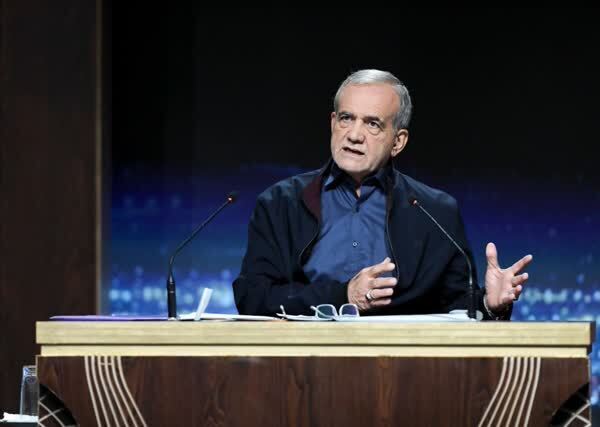 پزشکیان: بنزین را گران نمی‌کنم؛ قاطعانه می‌گویم /  خبر دروغ منتشر کرده اند که پسر من  به مولوی عبدالحمید توهین کرده