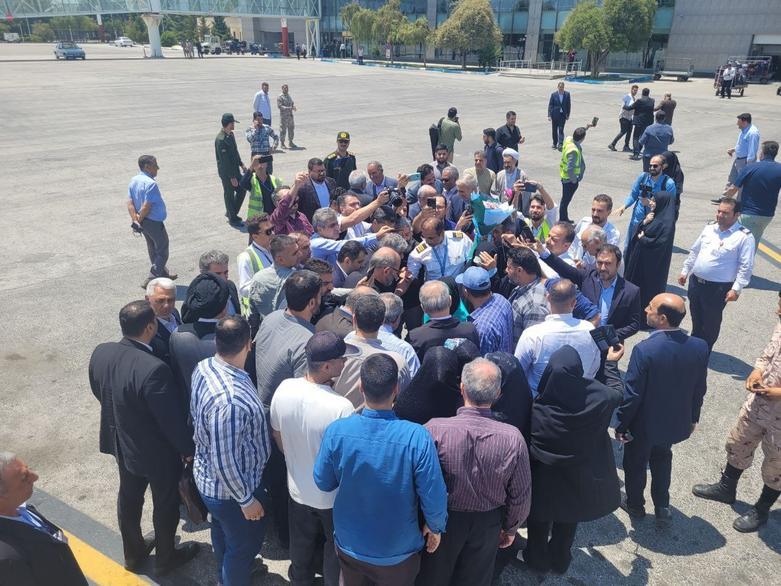 استقبال باشکوه مردم ارومیه از پزشکیان +فیلم و عکس