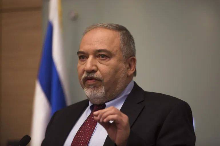 درخواست لیبرمن برای استفاده از سلاح هسته‌ای علیه ایران