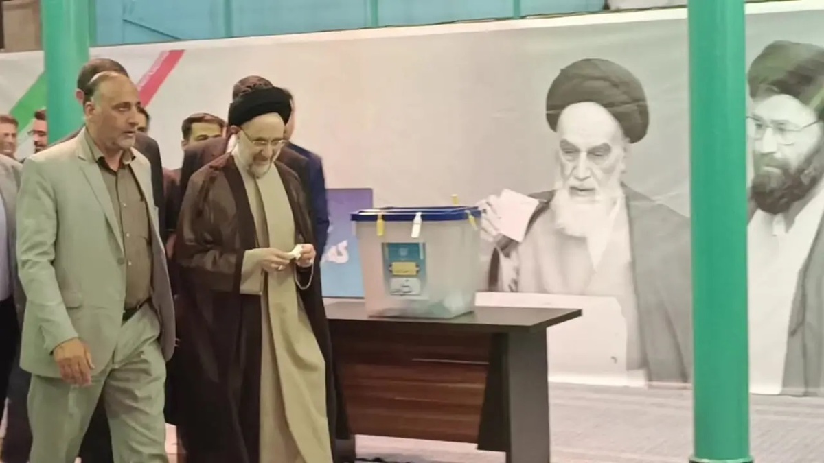 ببینید| شعار درود بر خاتمی در حسینیه جماران