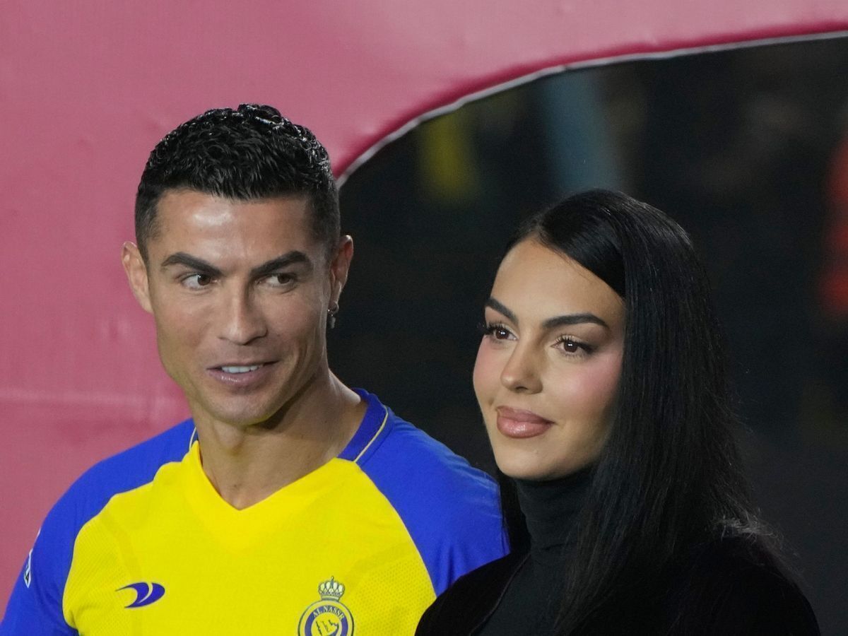 ببینید| راهکار جورجینا برای اینکه رونالدو ناکامی اش را فراموش کند! ببینید| راهکار جورجینا برای اینکه رونالدو ناکامی اش را فراموش کند!