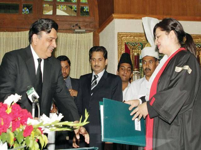 برای اولین بار یک زن رییس دادگاه عالی شد برای اولین بار یک زن رییس دادگاه عالی شد