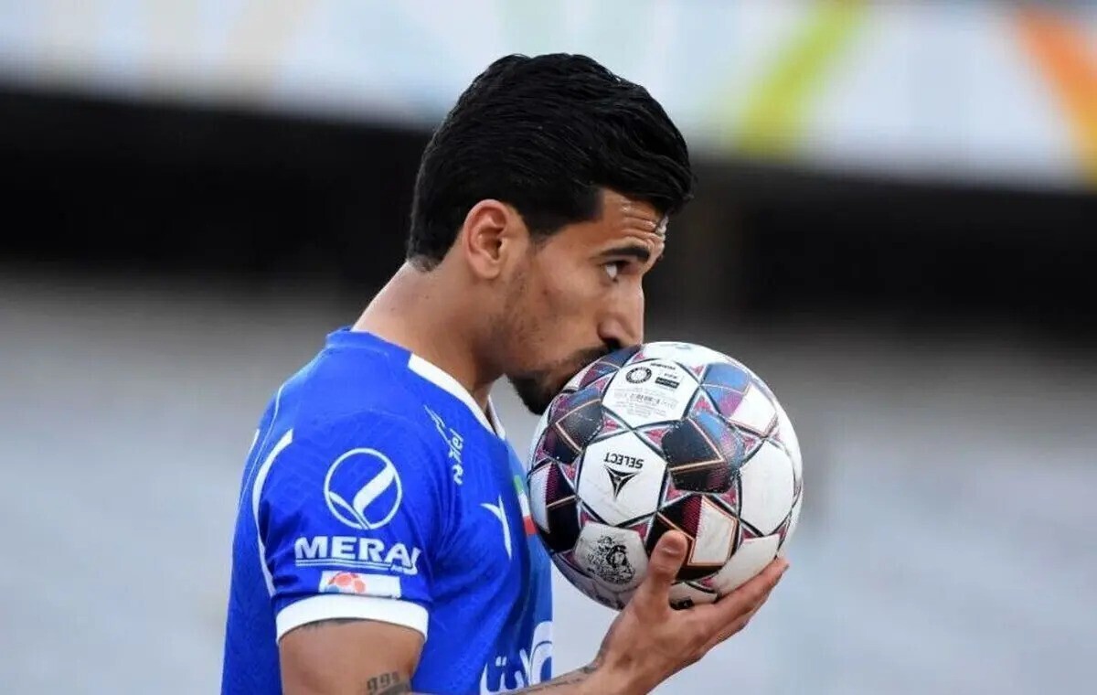 حضور صالح حردانی در تمرین سپاهان حضور صالح حردانی در تمرین سپاهان