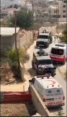 نظامیان اسرائیلی از مجروح فلسطینی به عنوان سپر انسانی استفاده میکنند نظامیان اسرائیلی از مجروح فلسطینی به عنوان سپر انسانی استفاده میکنند