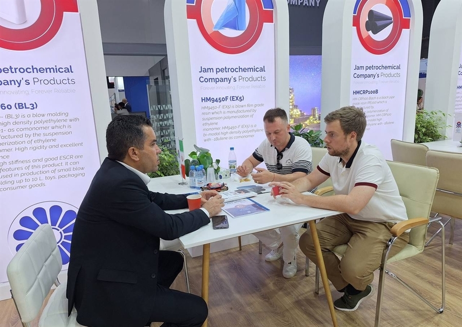 استقبال بینظیر مشتریان از محصولات پتروشیمی جم در نمایشگاه دنیای پلاستیک استقبال بینظیر مشتریان از محصولات پتروشیمی جم در نمایشگاه دنیای پلاستیک