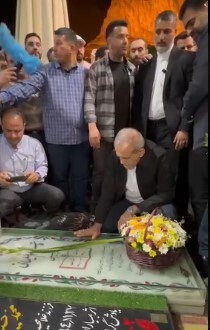 فیلمی از حضور پزشکیان بر مزار شهید سردار سلیمانی