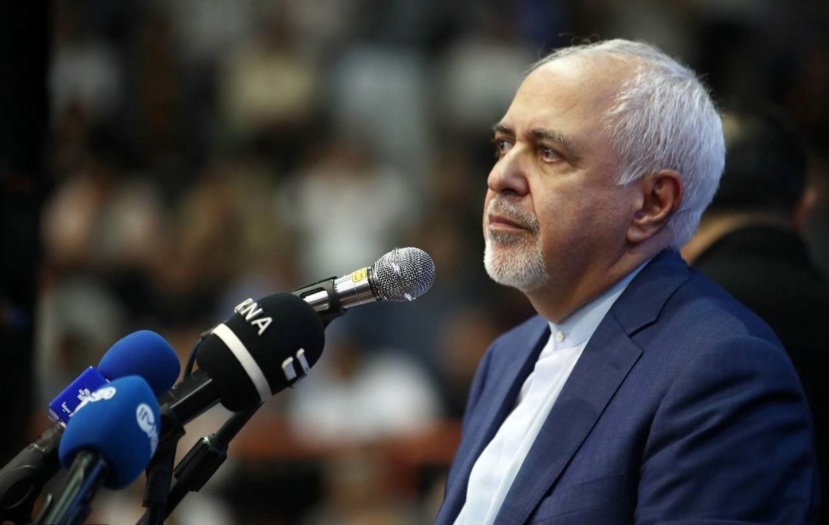 ظریف: خیلی متفاوت است که خشک مغز‌ها و چماق به دست‌ها در پاستور باشند یا پزشکیان