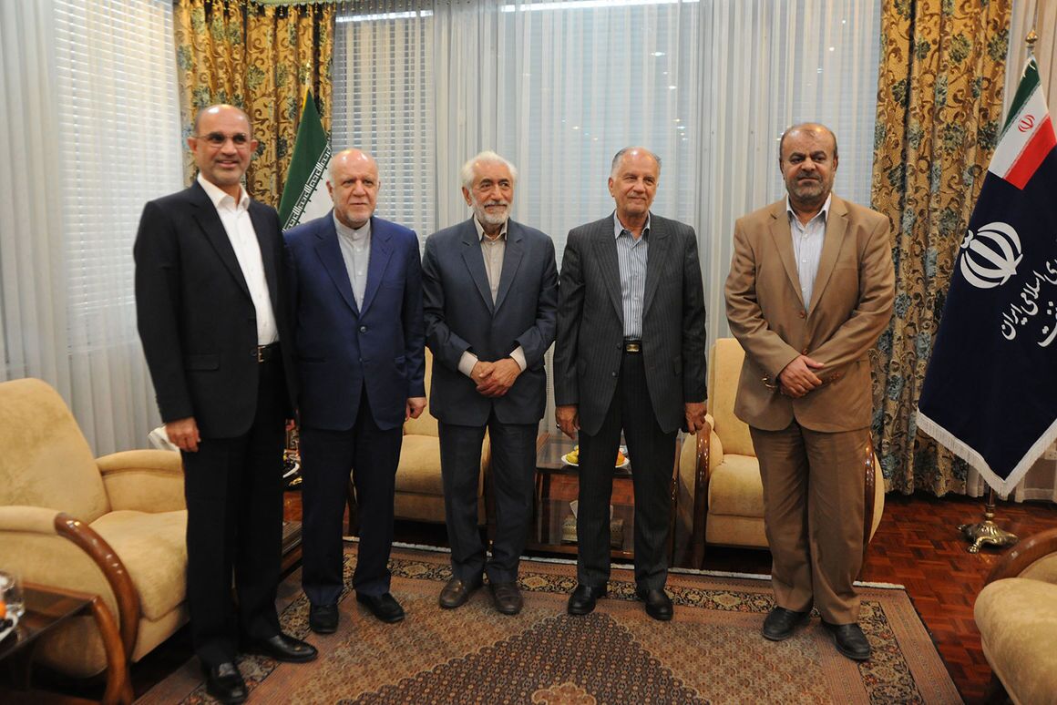 زنگنه کیست؟ شیخ الوزرا و رکوردار نشستن بر صندلی دو وزارتخانه 