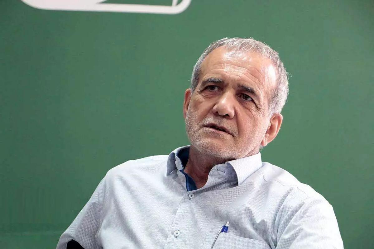 ببینید| پزشکیان رای خود را به صندوق انداخت