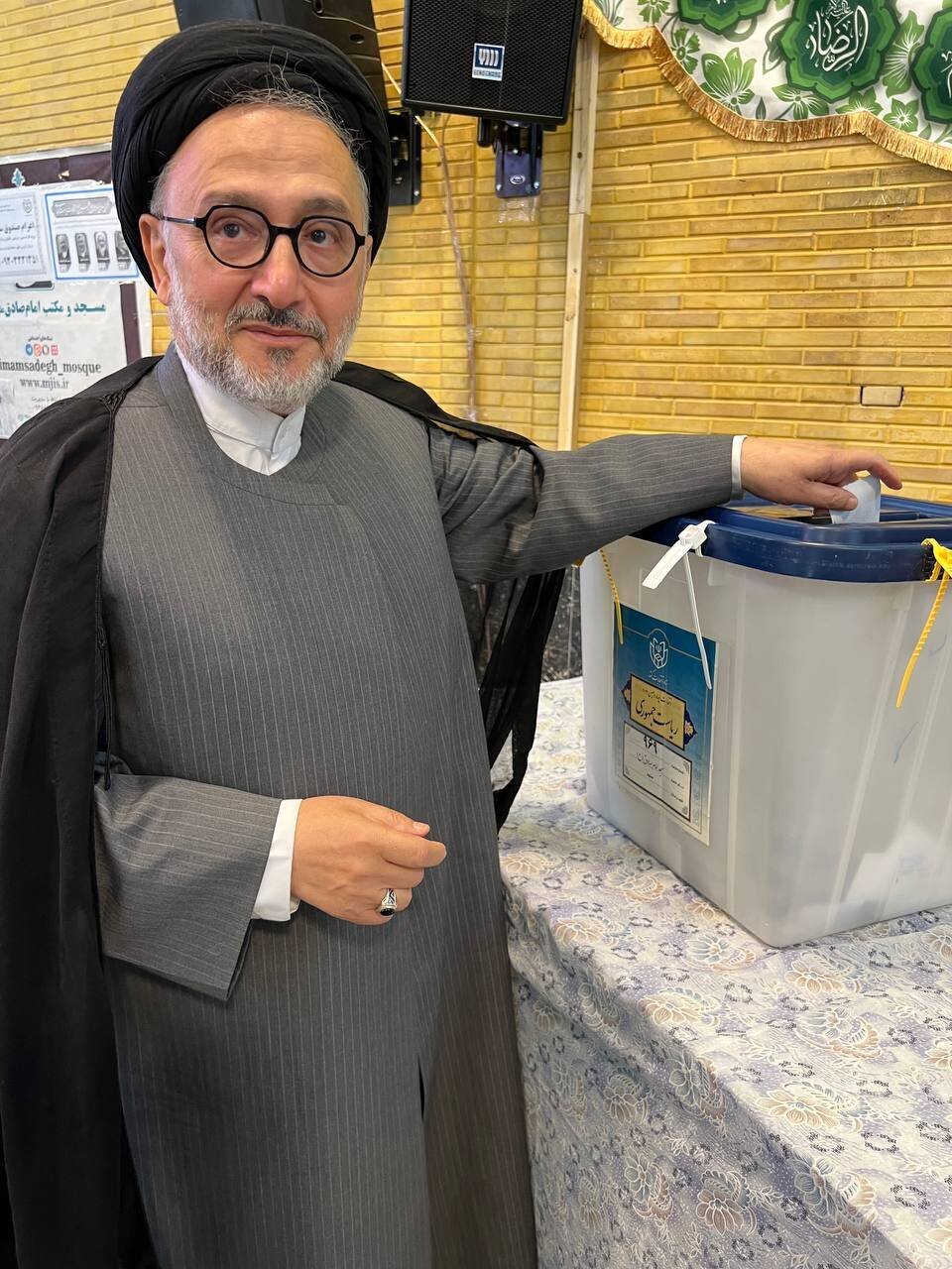 ابطحی: رأی دادم | شما هم شیطان را لعنت کنید و رأی دهید ابطحی: رأی دادم | شما هم شیطان را لعنت کنید و رأی دهید