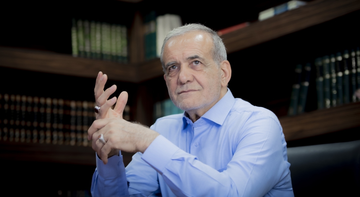 جمع آوری بنر‌های پزشکیان توسط شهرداری مشهد +عکس