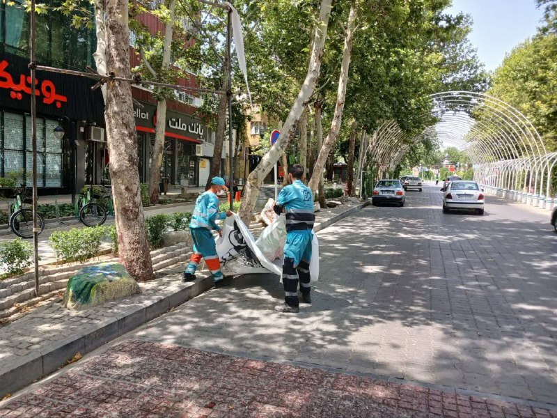 جمع آوری بنرهای پزشکیان توسط شهرداری مشهد +عکس جمع آوری بنرهای پزشکیان توسط شهرداری مشهد +عکس