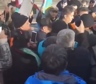 سلطنتطلبان در سالمرگ محمدرضا پهلوی به جان هم افتادند سلطنتطلبان در سالمرگ محمدرضا پهلوی به جان هم افتادند