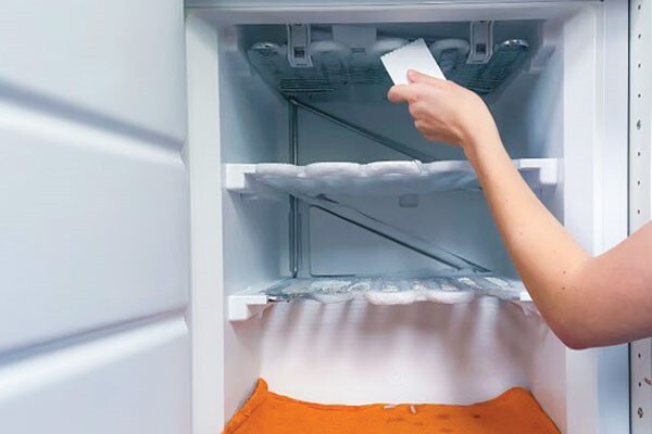 علت یخ زدن داخل یخچال بدون برفک چیست؟ علت یخ زدن داخل یخچال بدون برفک چیست؟