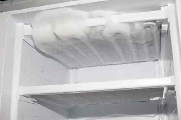 علت یخ زدن داخل یخچال بدون برفک چیست؟ علت یخ زدن داخل یخچال بدون برفک چیست؟
