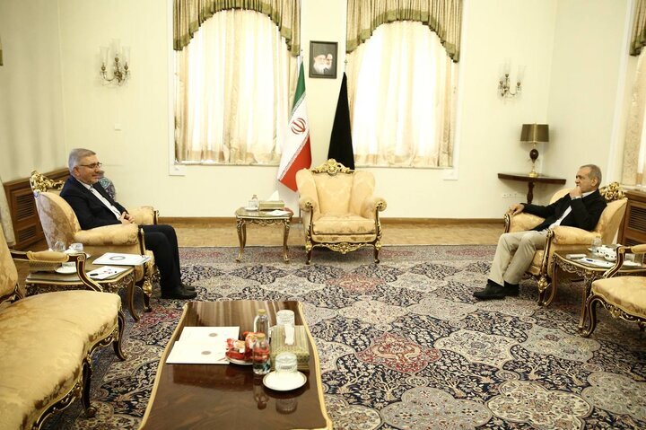 جلسه پزشکیان با رئیس سازمان برنامه و بودجه درباره مهمترین مسائل اقتصادی کشور جلسه پزشکیان با رئیس سازمان برنامه و بودجه درباره مهمترین مسائل اقتصادی کشور