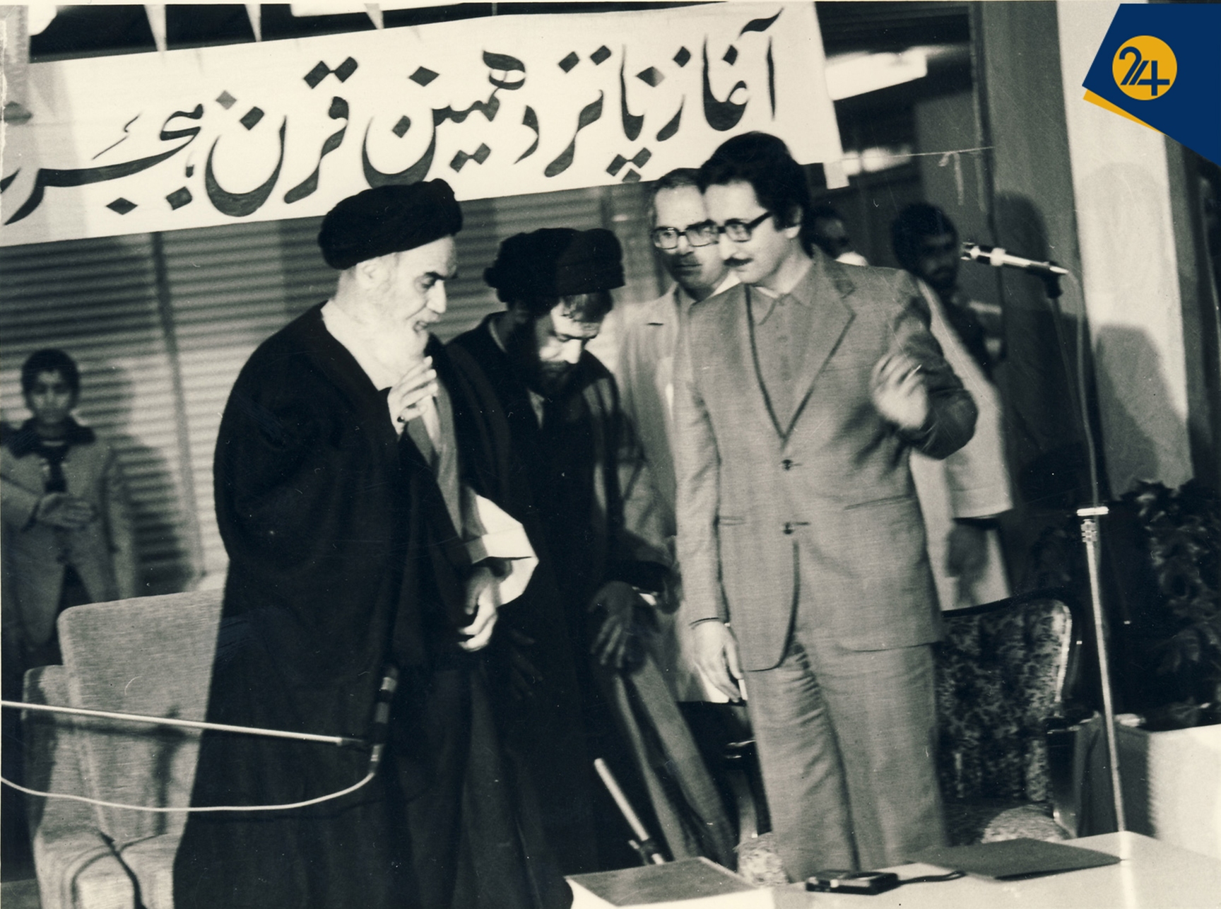 ببینید| مراسم تنفیذ بنی صدر نخستین رئیس جمهور تاریخ انقلاب + تصاویر ببینید| مراسم تنفیذ بنی صدر نخستین رئیس جمهور تاریخ انقلاب + تصاویر