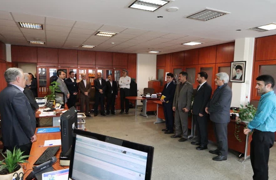 مدیرعامل بیمه ایران در بازدید از معاونت بیمههای زندگی از راهبرد توسعه بیمههای زندگی خبر داد مدیرعامل بیمه ایران در بازدید از معاونت بیمههای زندگی از راهبرد توسعه بیمههای زندگی خبر داد