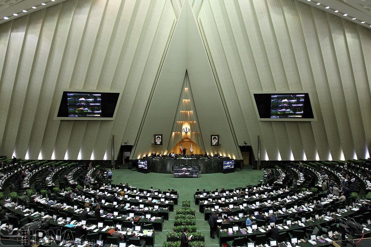 تصاویری از اولین حضور معاون پارلمانی پزشکیان در مجلس + عکس تصاویری از اولین حضور معاون پارلمانی پزشکیان در مجلس + عکس