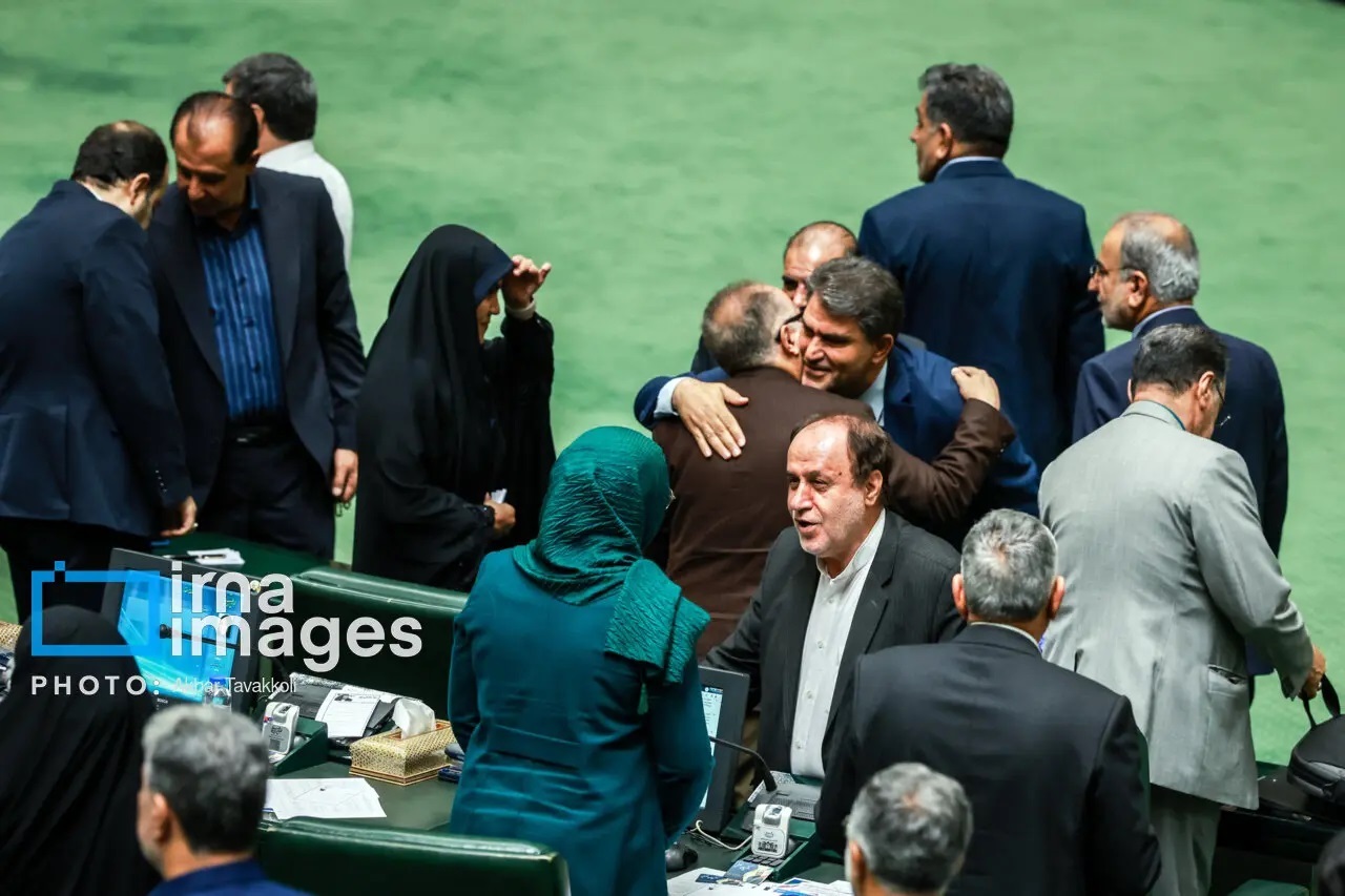 تصاویری از اولین حضور معاون پارلمانی پزشکیان در مجلس + عکس تصاویری از اولین حضور معاون پارلمانی پزشکیان در مجلس + عکس