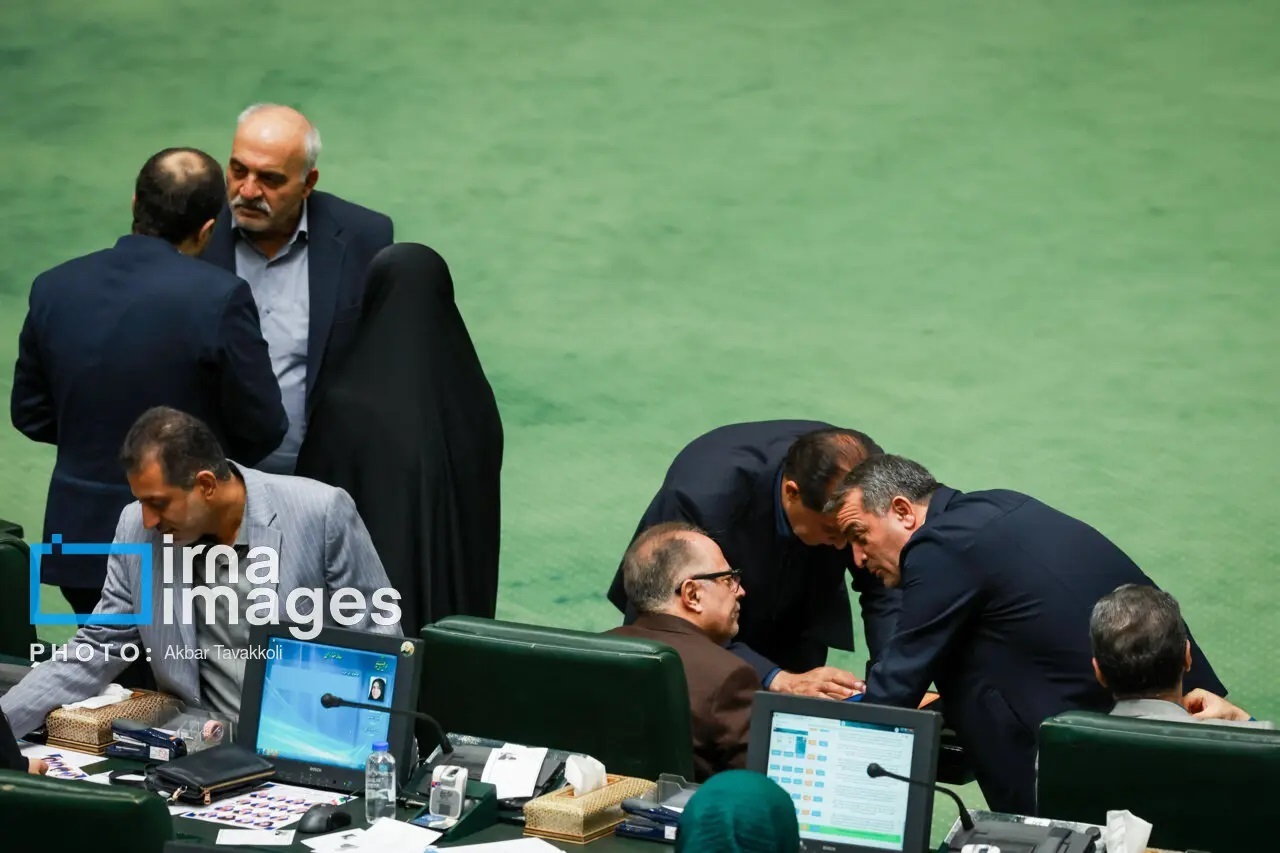 تصاویری از اولین حضور معاون پارلمانی پزشکیان در مجلس + عکس تصاویری از اولین حضور معاون پارلمانی پزشکیان در مجلس + عکس