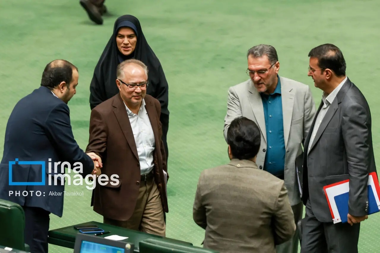 تصاویری از اولین حضور معاون پارلمانی پزشکیان در مجلس + عکس تصاویری از اولین حضور معاون پارلمانی پزشکیان در مجلس + عکس