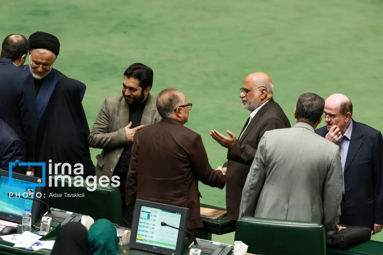 تصاویری از اولین حضور معاون پارلمانی پزشکیان در مجلس + عکس تصاویری از اولین حضور معاون پارلمانی پزشکیان در مجلس + عکس