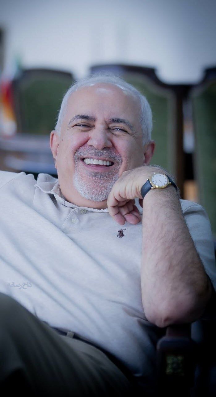 اولین عکس از محمدجواد ظریف بعد از استعفا اولین عکس از محمدجواد ظریف بعد از استعفا