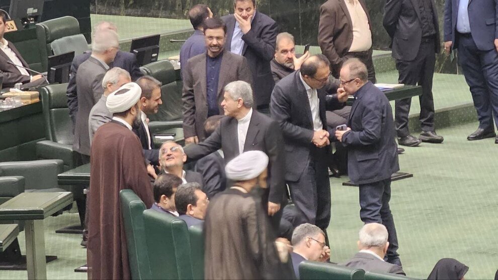 خوش و بش علی طیبنیا با برخی از نمایندگان مجلس +تصاویر خوش و بش علی طیبنیا با برخی از نمایندگان مجلس +تصاویر